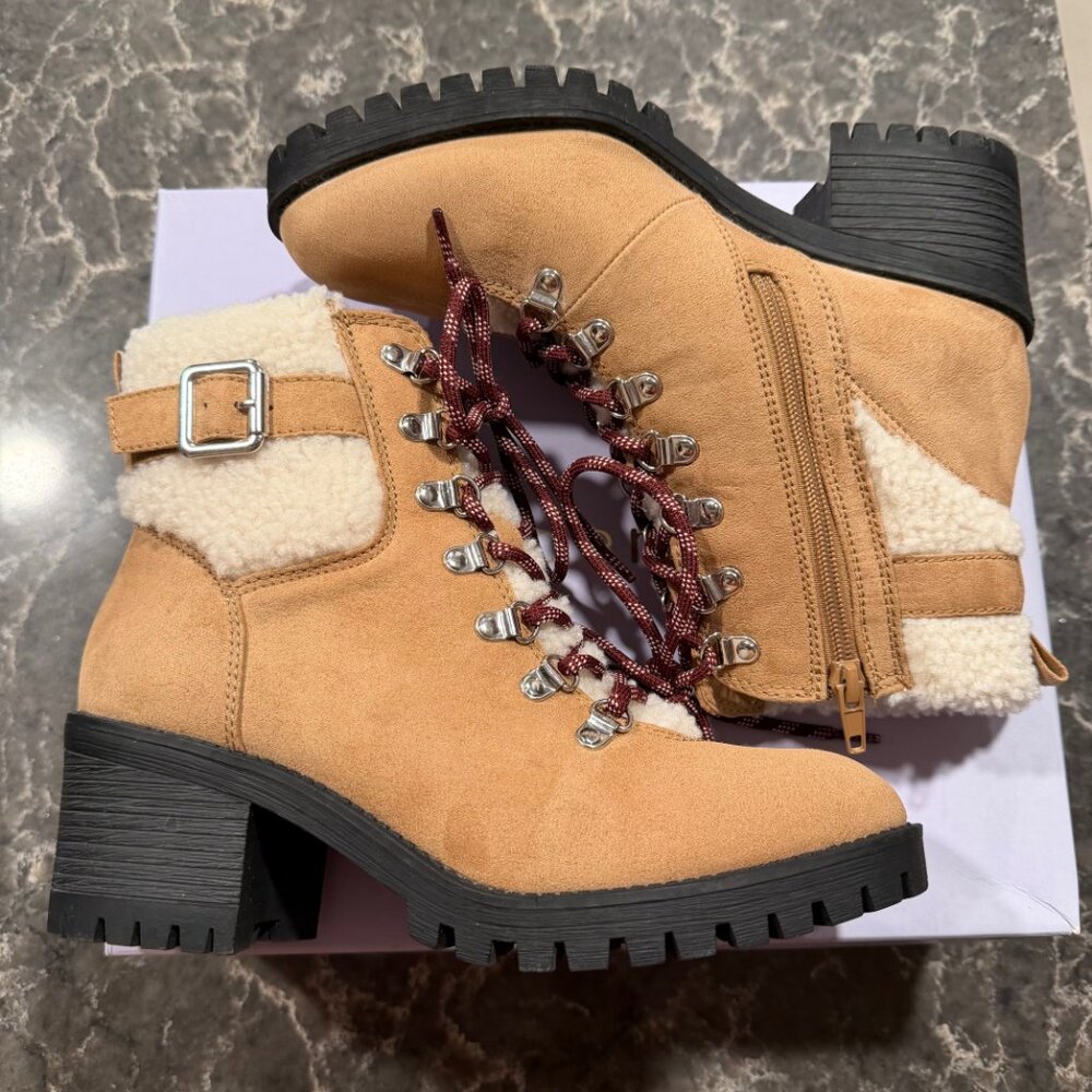 NEW Madden Girl Hayess Faux-Fur Hiker Booties - Picture 3 of 10